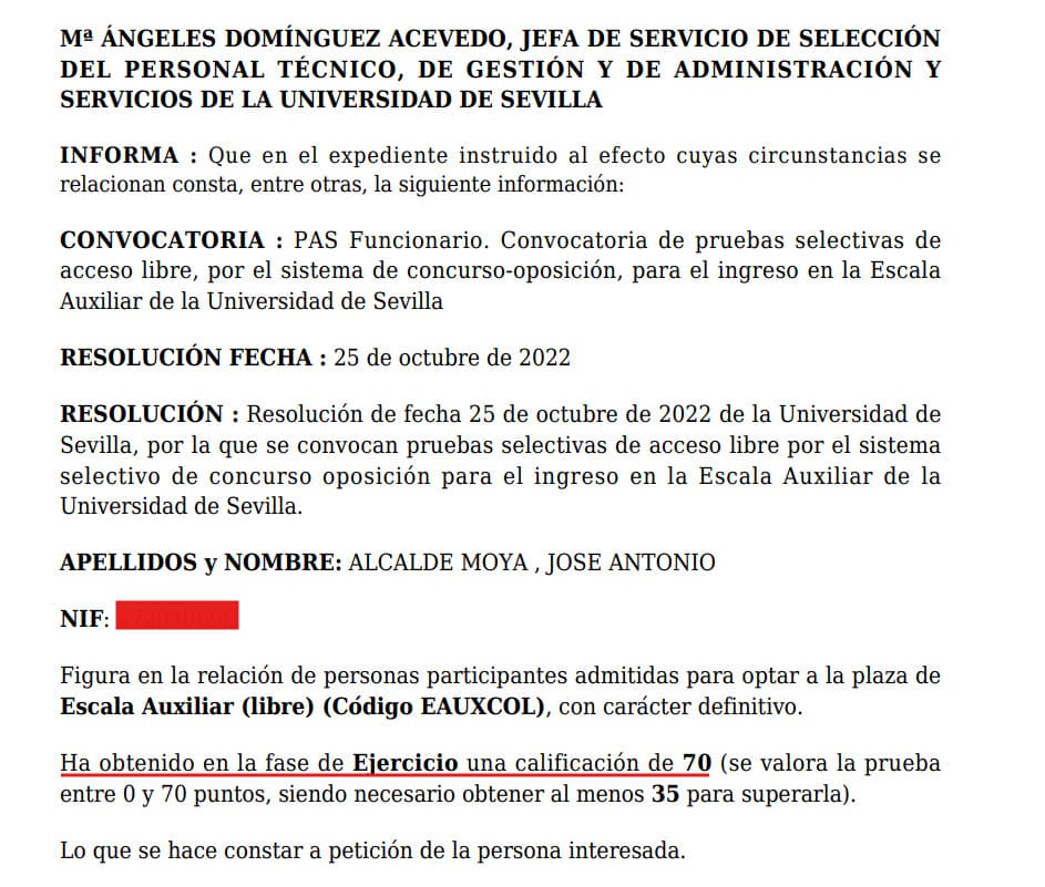 Certificado oficial de la Universidad de Sevilla confirmando la calificación de 70 sobre 70 de José Alcalde en la oposición de Escala Auxiliar